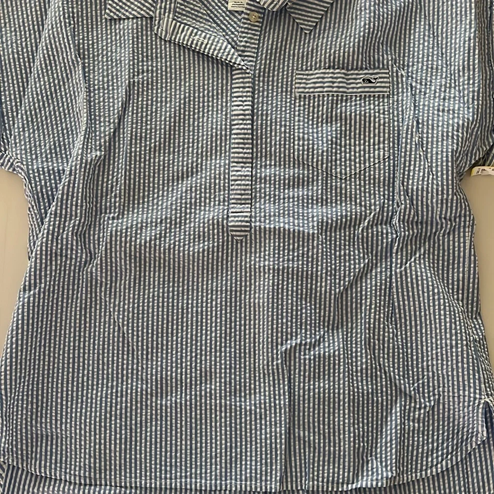 Women’s vineyard vines sear sucker short sleeve top - Picture 2 of 4